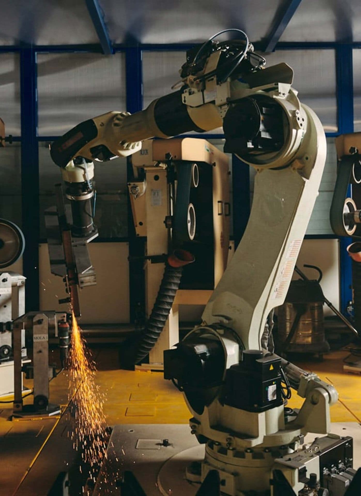 Telebi: robot industriale nel reparto produttivo